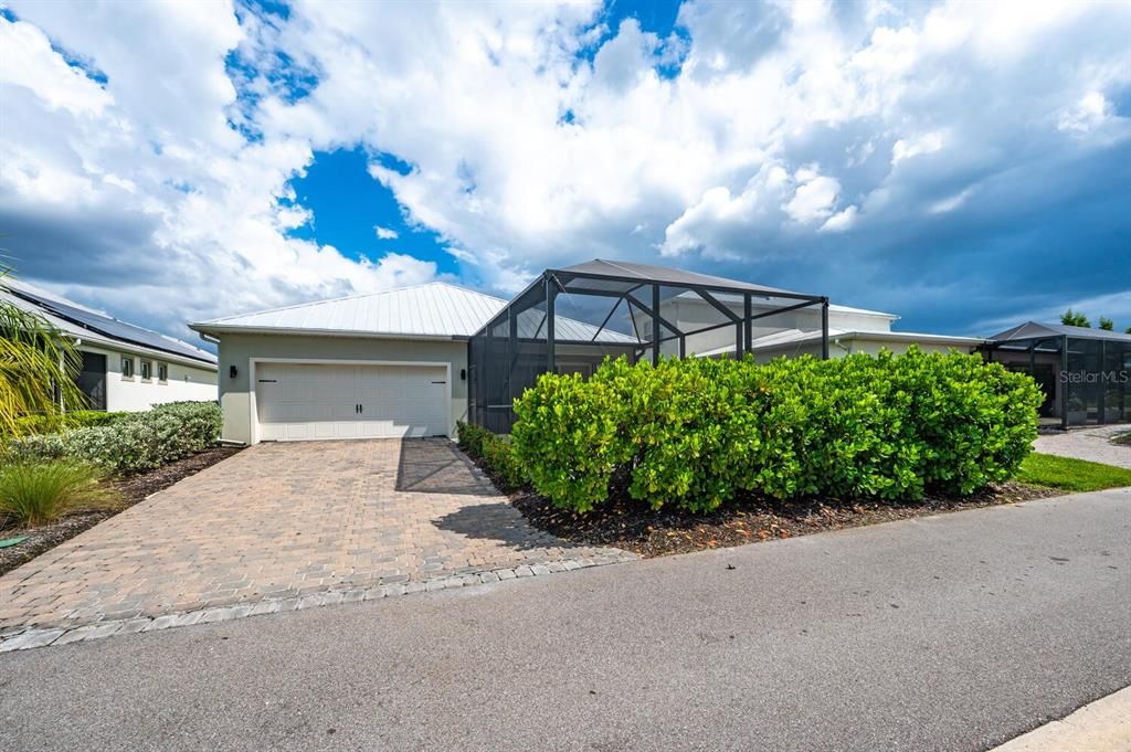 Active With Contract: $549,000 (3 beds, 2 baths, 1984 Square Feet)