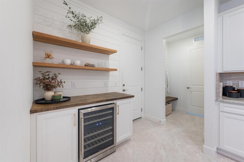 Active With Contract: $549,000 (3 beds, 2 baths, 1984 Square Feet)