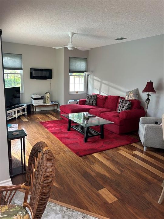 For Rent: $4,800 (3 beds, 2 baths, 1989 Square Feet)