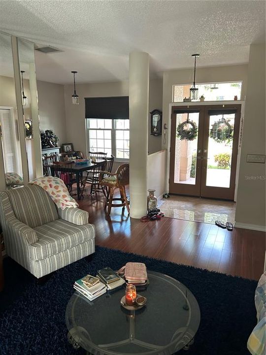 For Rent: $4,800 (3 beds, 2 baths, 1989 Square Feet)