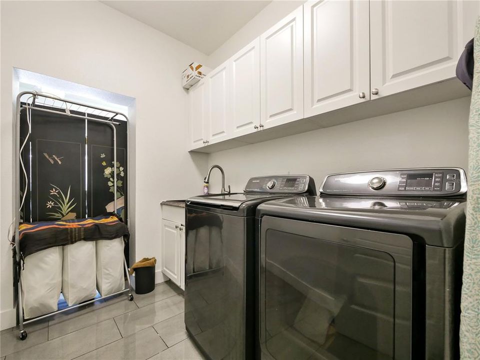 В аренду: $4,600 (5 спален, 3 ванн, 3411 Квадратных фут)