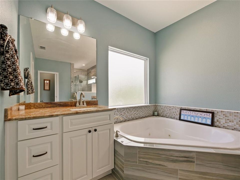 В аренду: $4,600 (5 спален, 3 ванн, 3411 Квадратных фут)