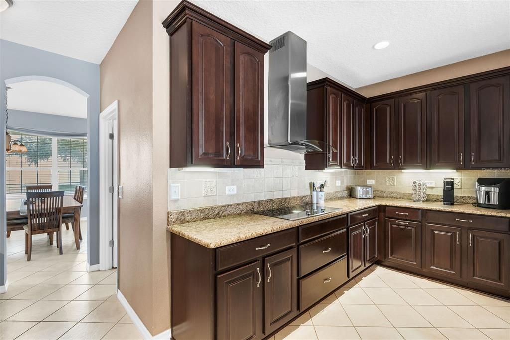 For Sale: $875,000 (7 beds, 5 baths, 5081 Square Feet)