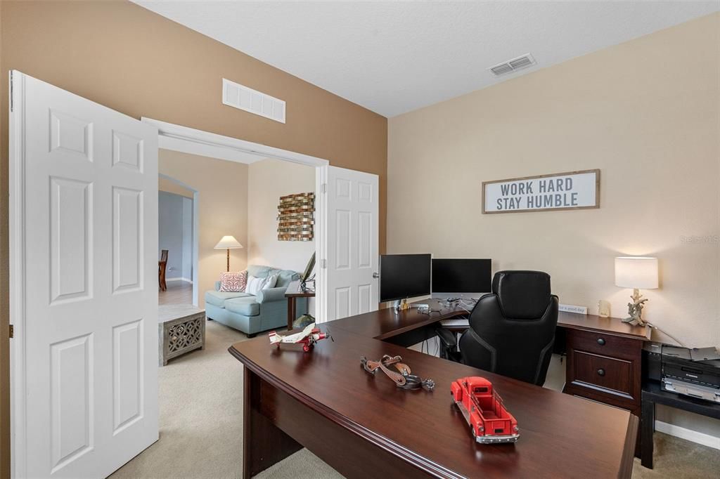 For Sale: $875,000 (7 beds, 5 baths, 5081 Square Feet)