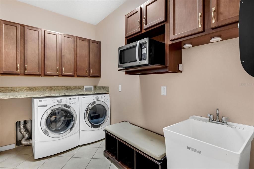 For Sale: $875,000 (7 beds, 5 baths, 5081 Square Feet)