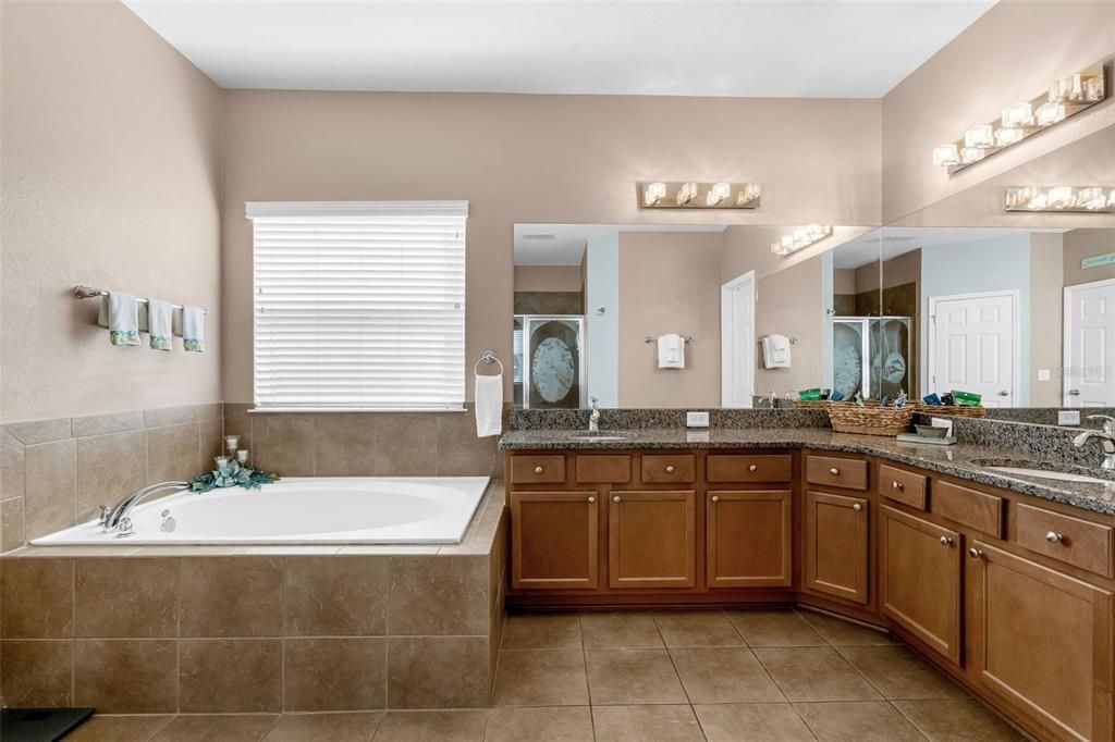 For Sale: $875,000 (7 beds, 5 baths, 5081 Square Feet)