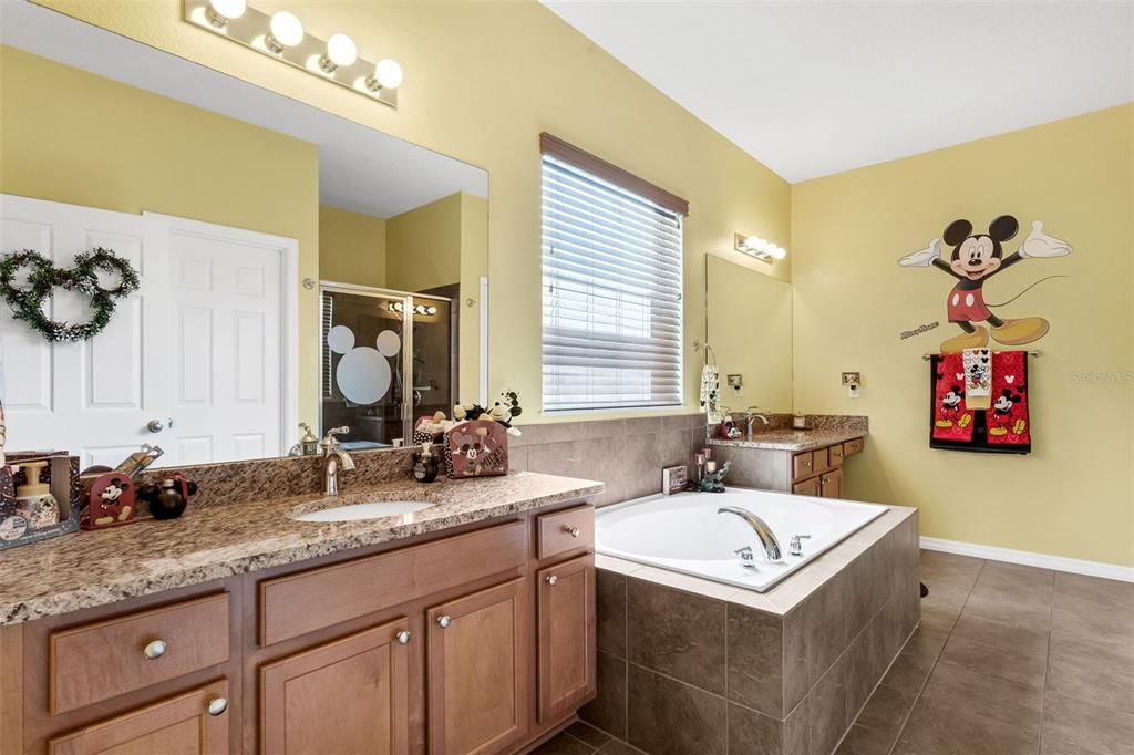 For Sale: $875,000 (7 beds, 5 baths, 5081 Square Feet)