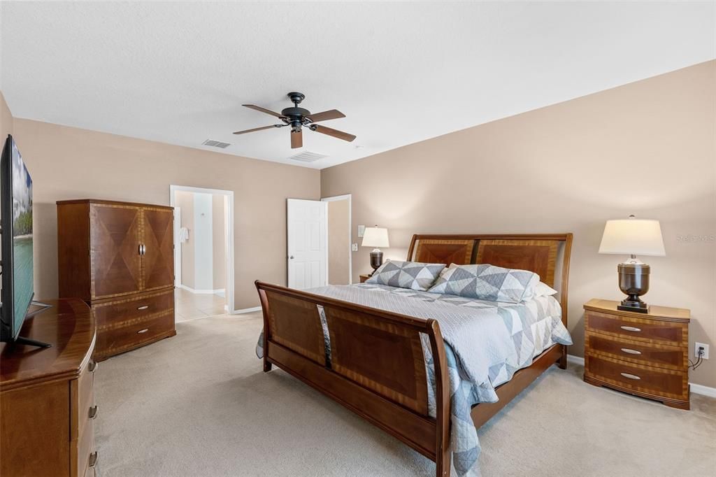 For Sale: $875,000 (7 beds, 5 baths, 5081 Square Feet)