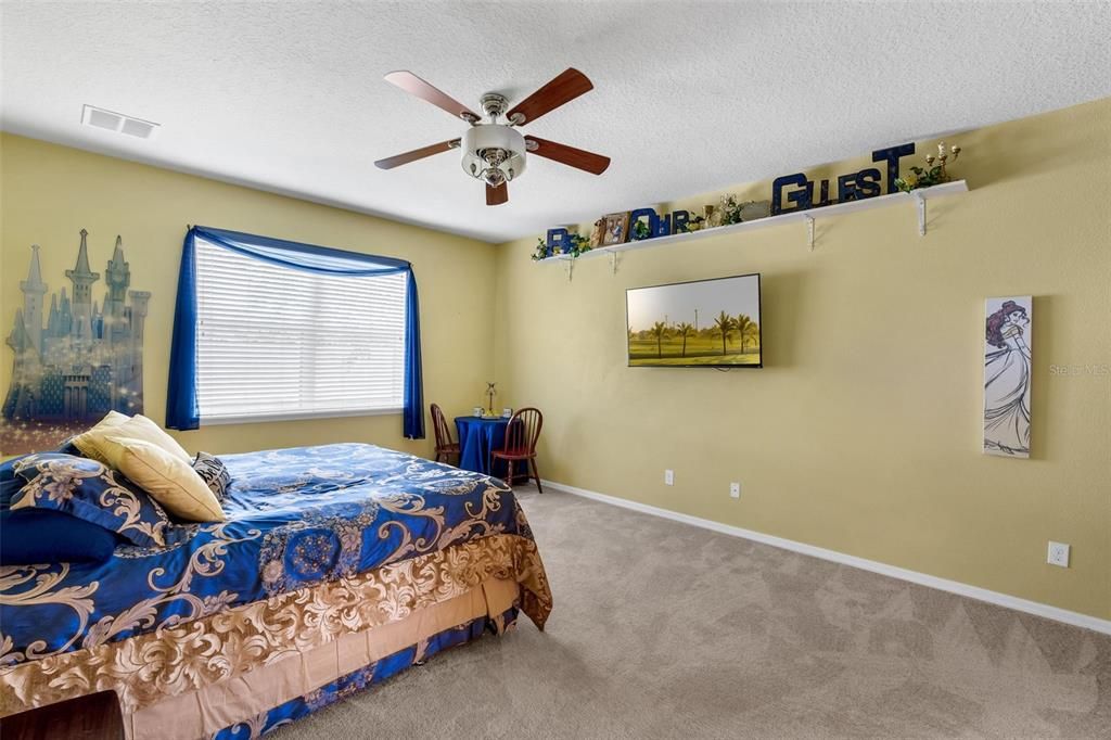 For Sale: $875,000 (7 beds, 5 baths, 5081 Square Feet)