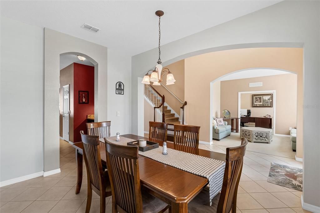 For Sale: $875,000 (7 beds, 5 baths, 5081 Square Feet)