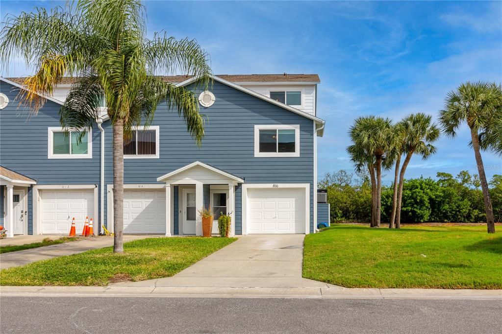 En Venta: $585,000 (3 camas, 3 baños, 1462 Pies cuadrados)