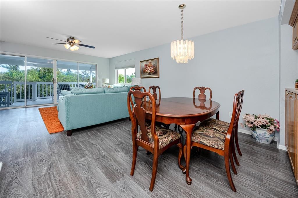 En Venta: $585,000 (3 camas, 3 baños, 1462 Pies cuadrados)