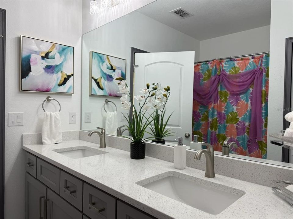 出租: $1,500 (2 贝兹, 1 浴室, 784 平方英尺)