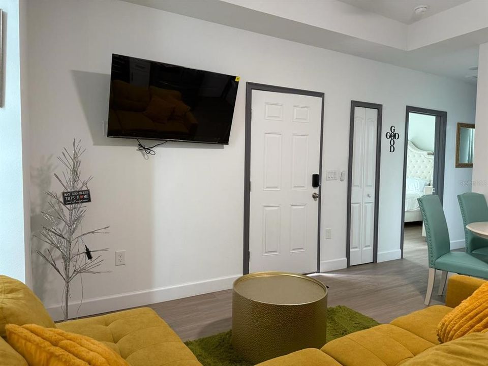 出租: $1,500 (2 贝兹, 1 浴室, 784 平方英尺)