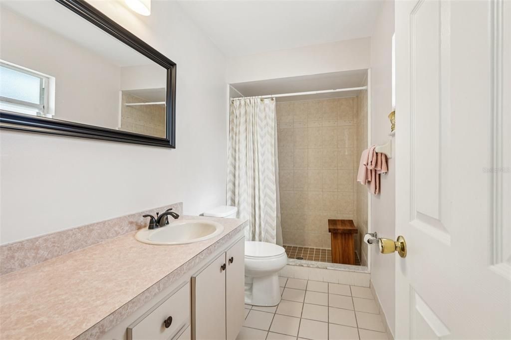 合同活跃: $310,000 (3 贝兹, 2 浴室, 1468 平方英尺)