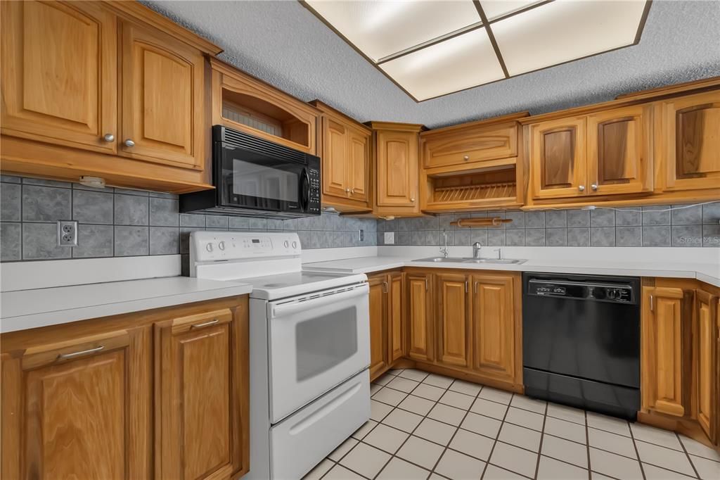 На продажу: $349,999 (3 спален, 2 ванн, 1344 Квадратных фут)