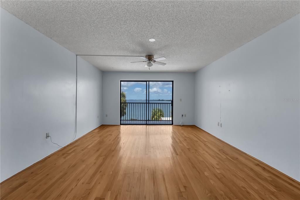 На продажу: $349,999 (3 спален, 2 ванн, 1344 Квадратных фут)