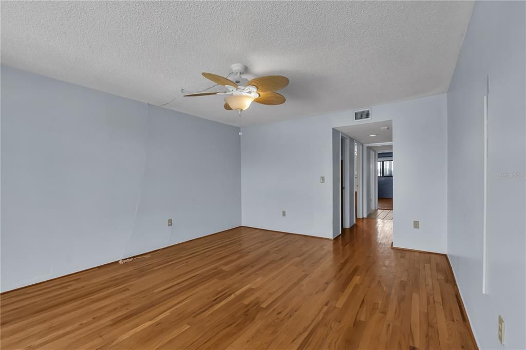 На продажу: $349,999 (3 спален, 2 ванн, 1344 Квадратных фут)