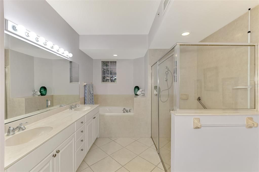 待售: $399,000 (2 贝兹, 2 浴室, 1626 平方英尺)