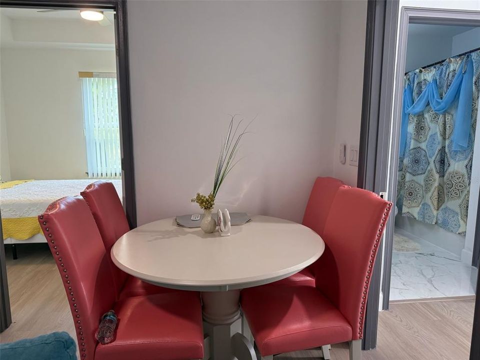 For Rent: $1,400 (2 beds, 1 baths, 784 Square Feet)