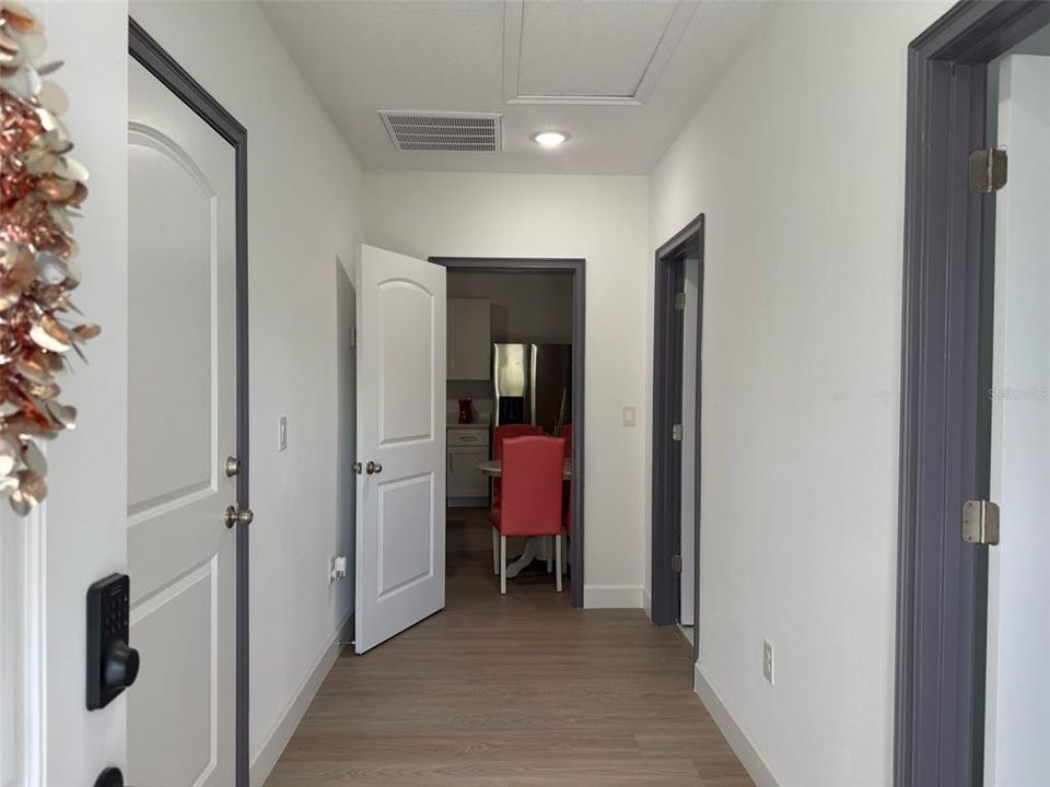 For Rent: $1,400 (2 beds, 1 baths, 784 Square Feet)