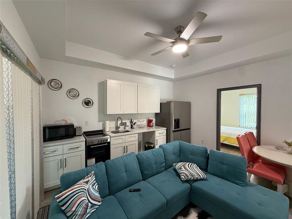 For Rent: $1,400 (2 beds, 1 baths, 784 Square Feet)