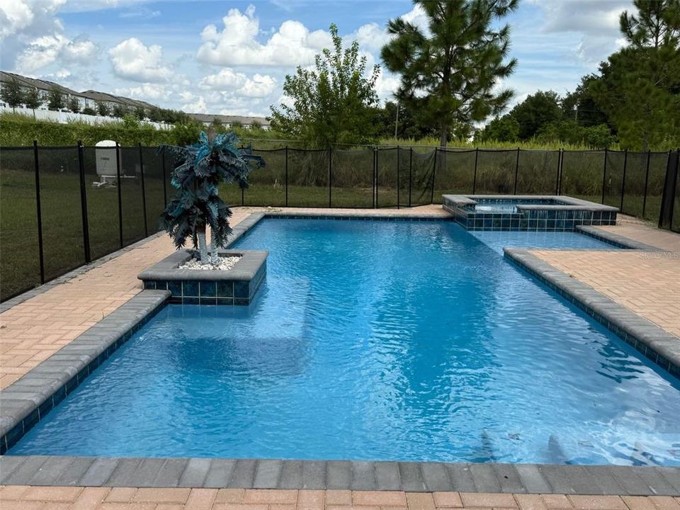 For Rent: $1,400 (2 beds, 1 baths, 784 Square Feet)