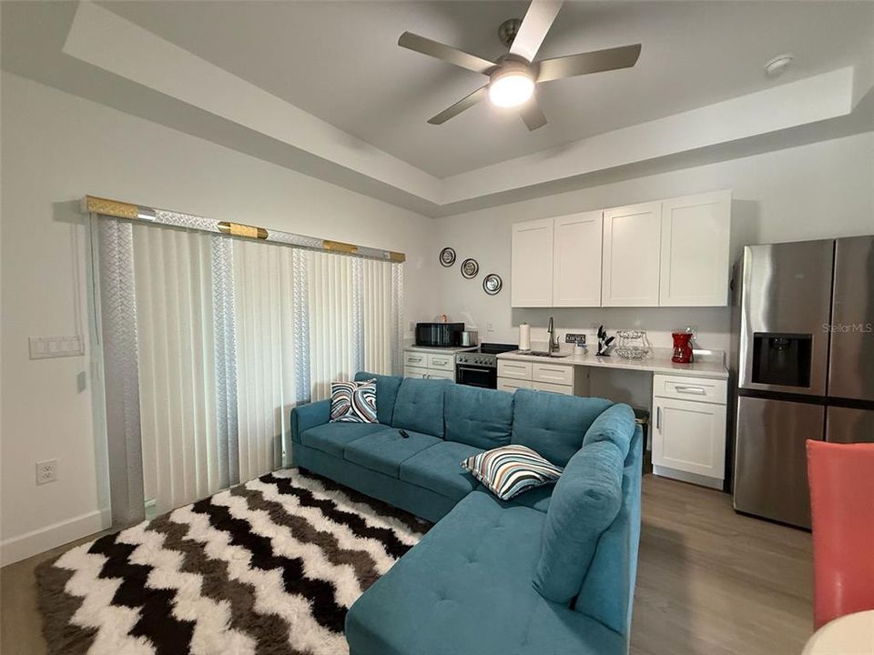 For Rent: $1,400 (2 beds, 1 baths, 784 Square Feet)