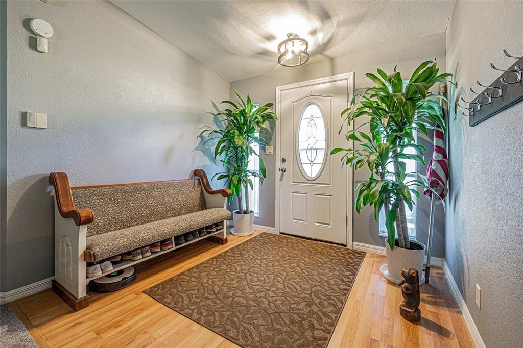 For Sale: $525,000 (3 beds, 2 baths, 1719 Square Feet)