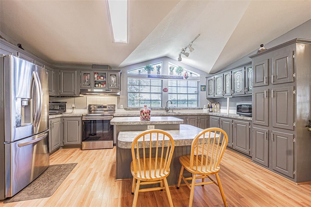 For Sale: $525,000 (3 beds, 2 baths, 1719 Square Feet)