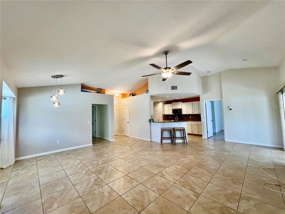 出租: $1,850 (2 贝兹, 2 浴室, 1281 平方英尺)