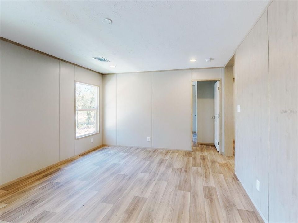 Active With Contract: $268,000 (5 beds, 3 baths, 2001 Square Feet)