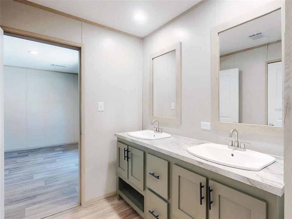 Active With Contract: $268,000 (5 beds, 3 baths, 2001 Square Feet)