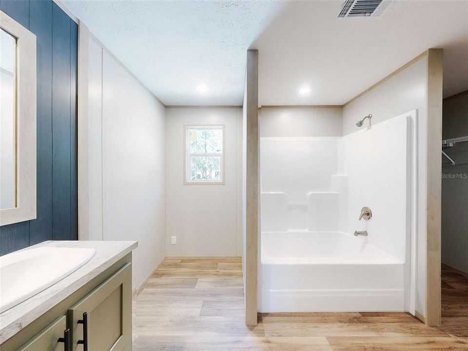 Active With Contract: $268,000 (5 beds, 3 baths, 2001 Square Feet)