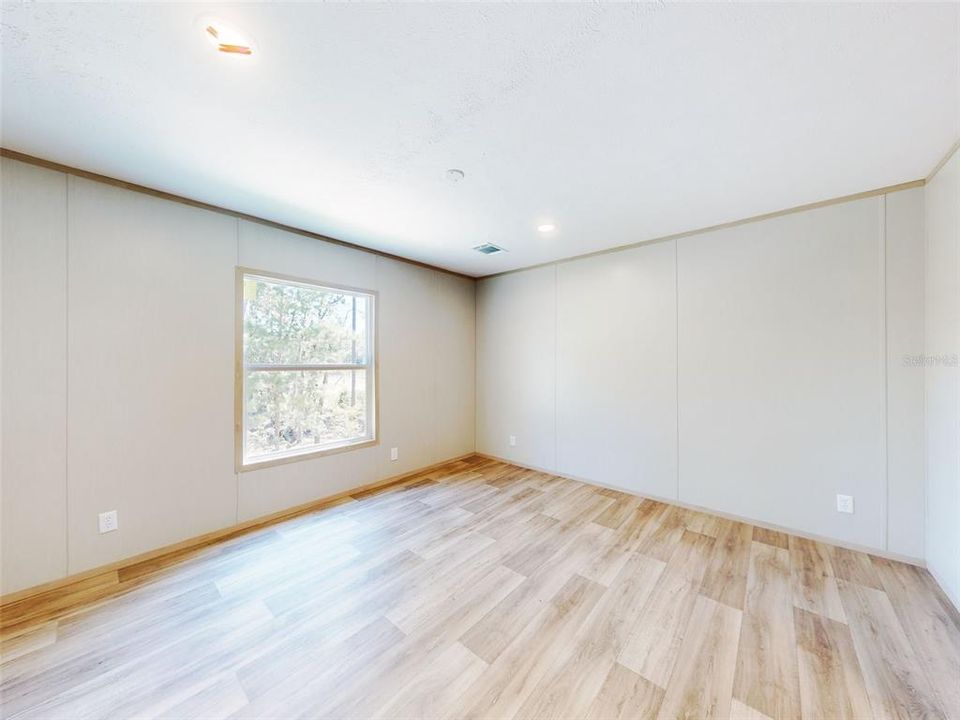 Active With Contract: $268,000 (5 beds, 3 baths, 2001 Square Feet)