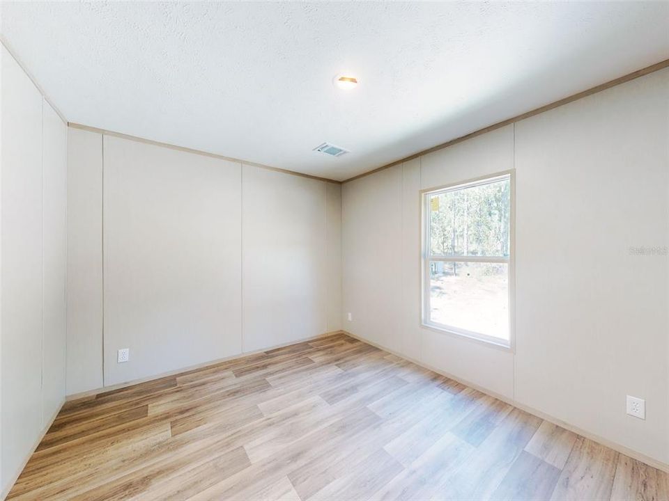 Active With Contract: $268,000 (5 beds, 3 baths, 2001 Square Feet)