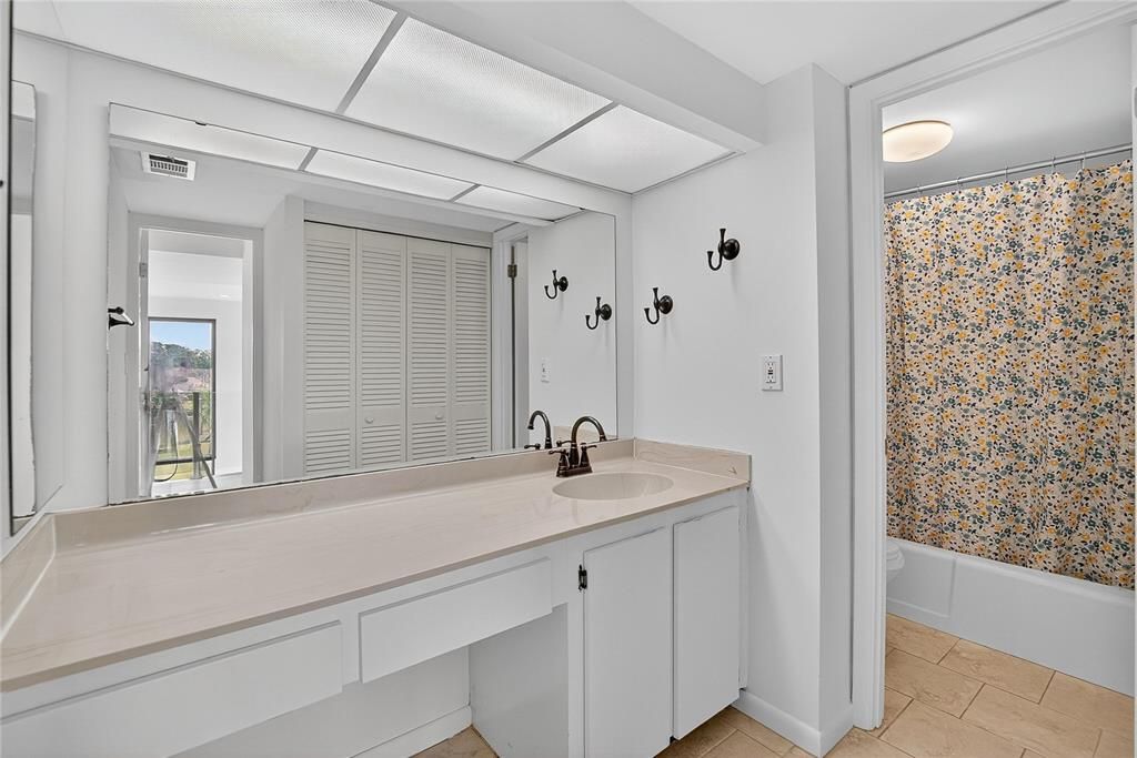 Active With Contract: $2,495 (3 beds, 2 baths, 2544 Square Feet)