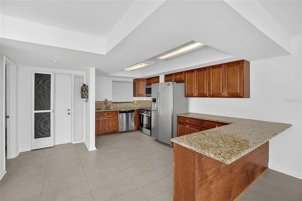 Active With Contract: $2,495 (3 beds, 2 baths, 2544 Square Feet)