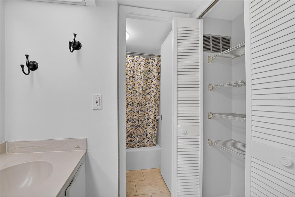 Active With Contract: $2,495 (3 beds, 2 baths, 2544 Square Feet)