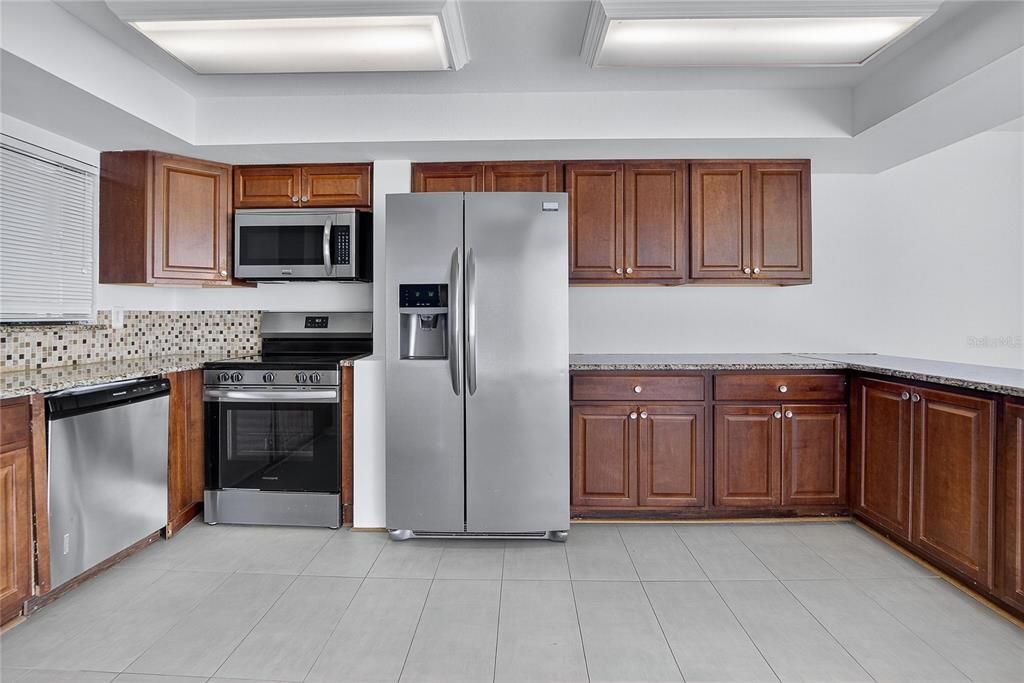 Active With Contract: $2,495 (3 beds, 2 baths, 2544 Square Feet)