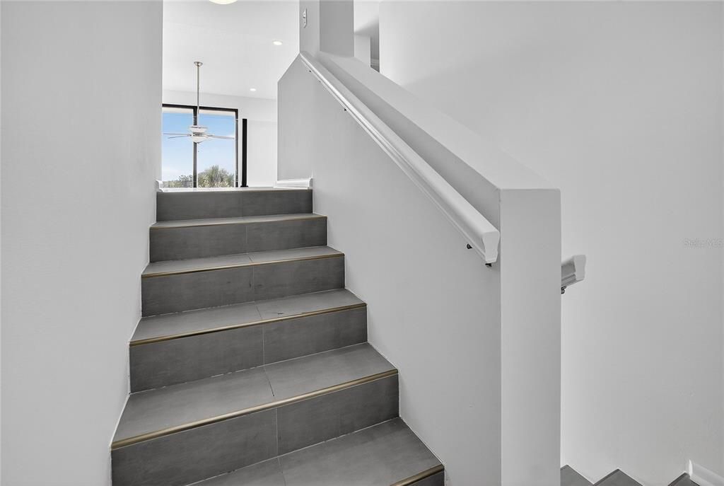 Active With Contract: $2,495 (3 beds, 2 baths, 2544 Square Feet)