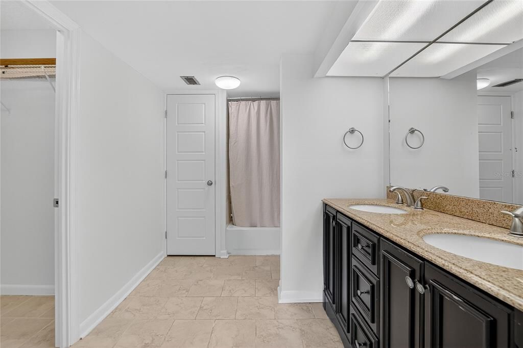 Active With Contract: $2,495 (3 beds, 2 baths, 2544 Square Feet)