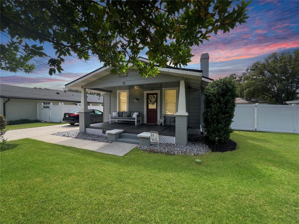 Recently Sold: $425,000 (2 beds, 1 baths, 948 Square Feet)