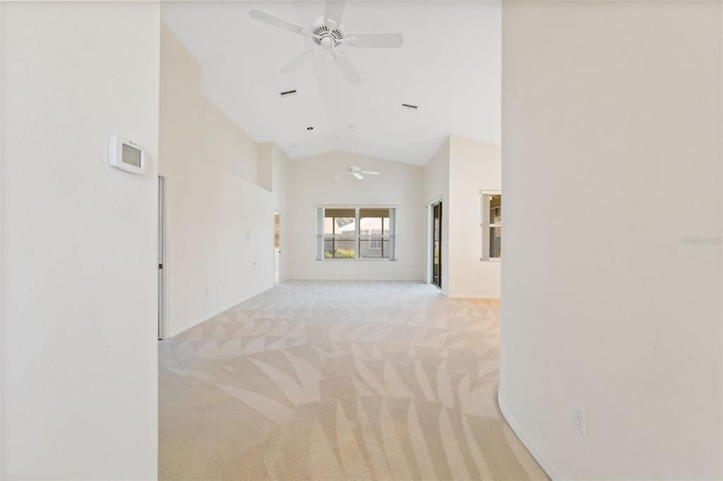 合同活跃: $274,900 (3 贝兹, 2 浴室, 1724 平方英尺)