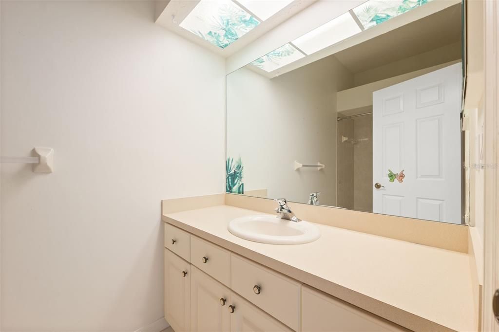 合同活跃: $274,900 (3 贝兹, 2 浴室, 1724 平方英尺)