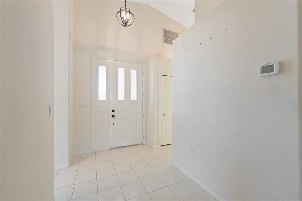 合同活跃: $274,900 (3 贝兹, 2 浴室, 1724 平方英尺)