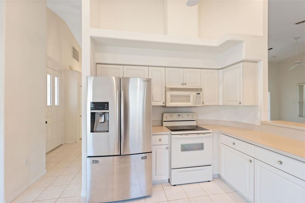 合同活跃: $274,900 (3 贝兹, 2 浴室, 1724 平方英尺)