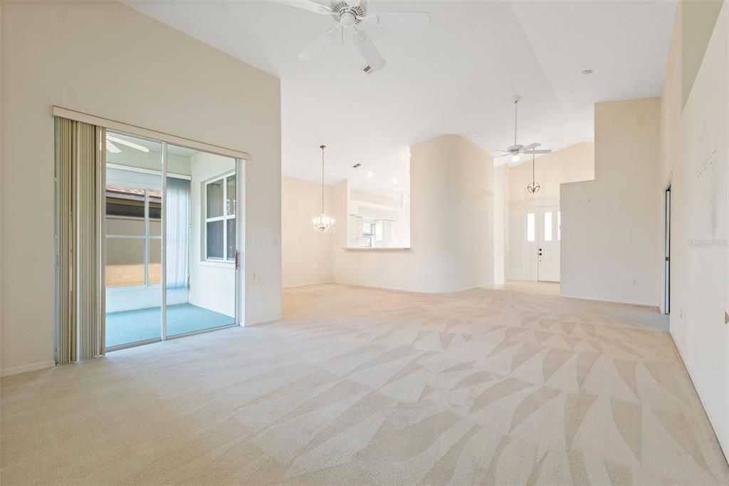 合同活跃: $274,900 (3 贝兹, 2 浴室, 1724 平方英尺)