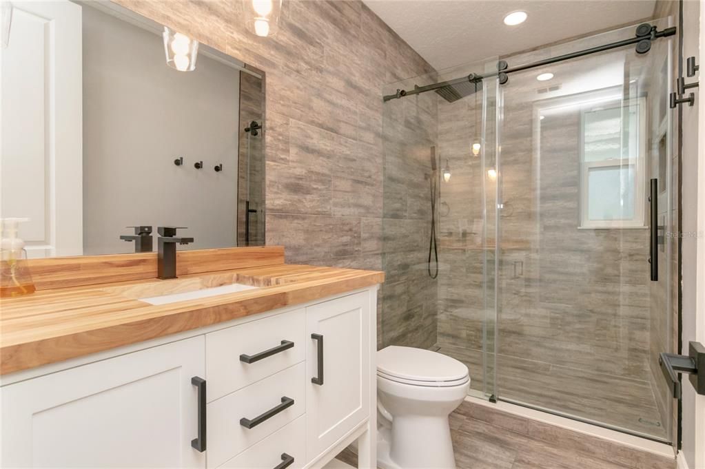 Под контрактом: $4,500 (3 спален, 2 ванн, 1636 Квадратных фут)