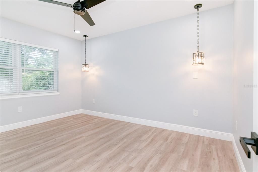 Под контрактом: $4,500 (3 спален, 2 ванн, 1636 Квадратных фут)